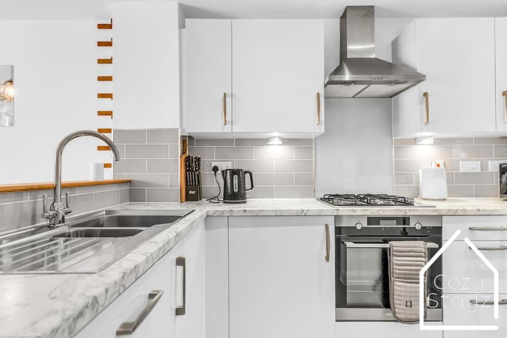 Beautiful 5 Bedroom Home In The City Centre With Gated Parking Birmingham Exterior foto